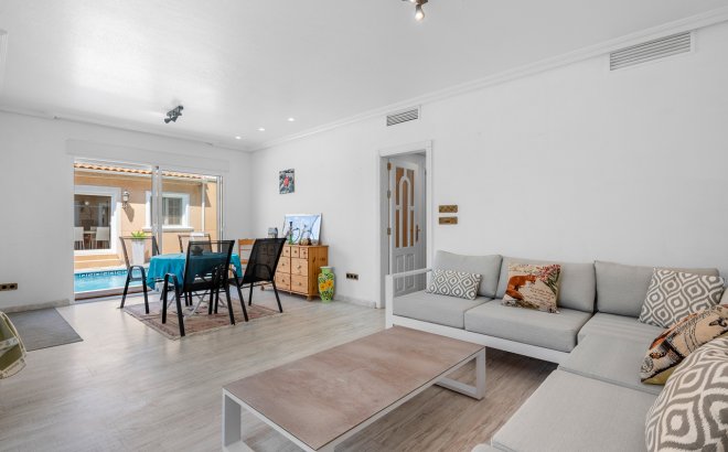 Resale - Villa -
Torre de la Horadada - Costa Blanca