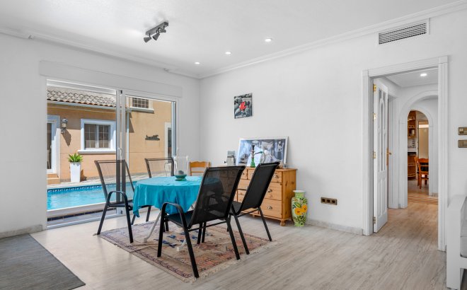 Resale - Villa -
Torre de la Horadada - Costa Blanca