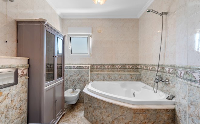 Resale - Villa -
Torre de la Horadada - Costa Blanca