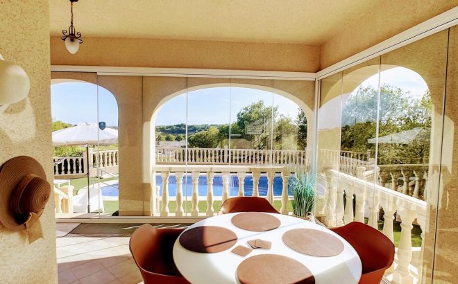 Resale - Villa -
Pinar de Campoverde - Inland