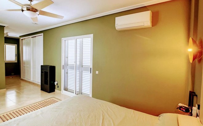 Resale - Villa -
Pinar de Campoverde - Inland