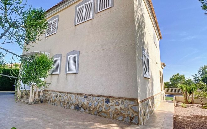 Resale - Villa -
Pinar de Campoverde - Inland