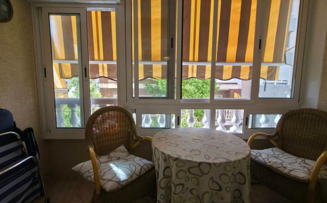 Herverkoop - Appartement -
Torrevieja - Playa del Cura