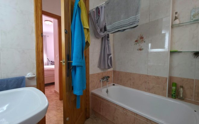 Herverkoop - Appartement -
Torrevieja - Playa del Cura