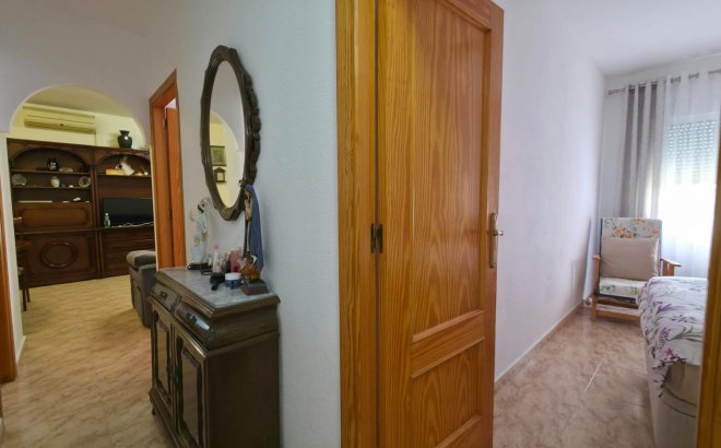 Herverkoop - Appartement -
Torrevieja - Playa del Cura