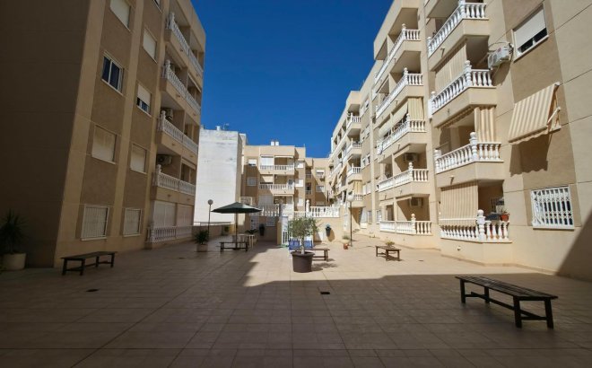 Herverkoop - Appartement -
Torrevieja - Playa del Cura