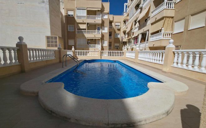 Herverkoop - Appartement -
Torrevieja - Playa del Cura