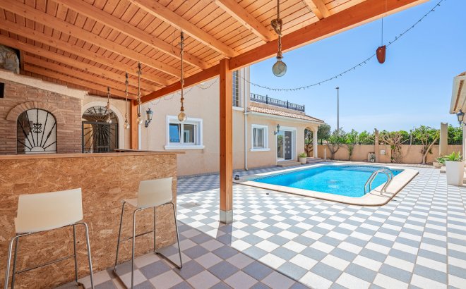 Resale - Villa -
Torre de la Horadada - Costa Blanca