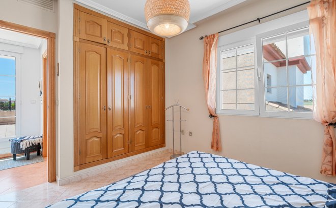 Resale - Villa -
Torre de la Horadada - Costa Blanca