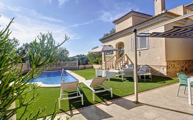 Herverkoop - Villa -
Pinar de Campoverde - Inland