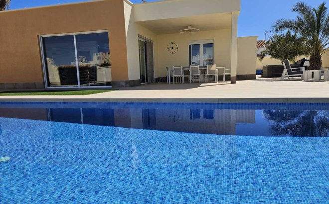 Resale - Villa -
Torrevieja - Costa Blanca