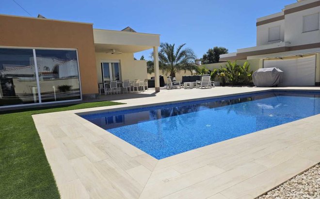 Resale - Villa -
Torrevieja - Costa Blanca