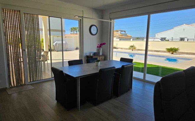 Resale - Villa -
Torrevieja - Costa Blanca