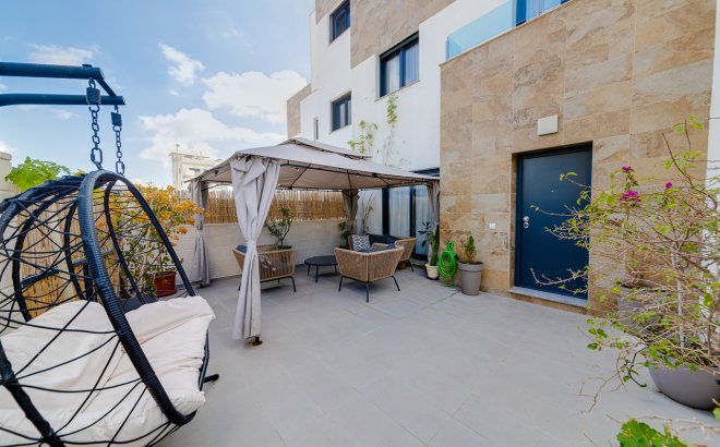 Herverkoop - Town House -
Villamartin - Costa Blanca