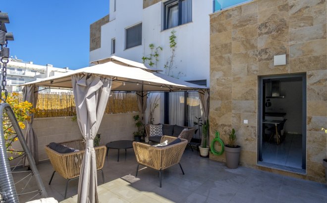 Herverkoop - Town House -
Villamartin - Costa Blanca