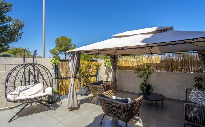 Herverkoop - Town House -
Villamartin - Costa Blanca