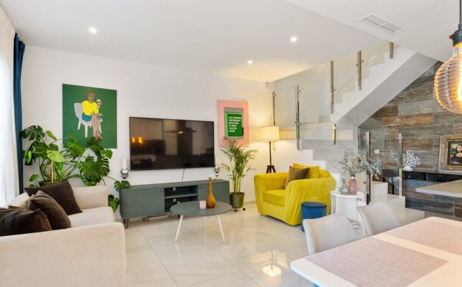 Herverkoop - Town House -
Villamartin - Costa Blanca