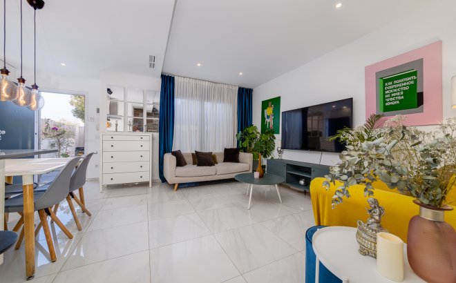 Herverkoop - Town House -
Villamartin - Costa Blanca