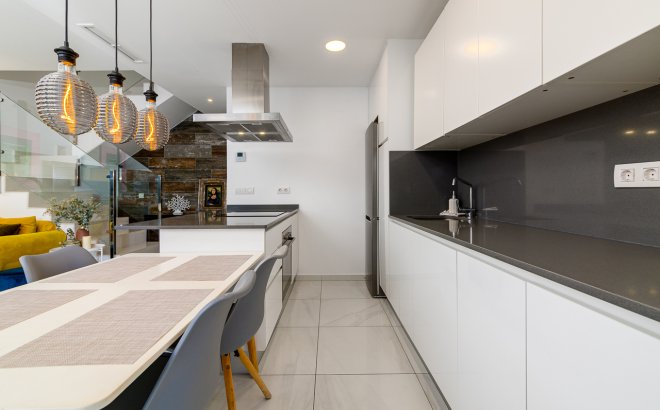 Herverkoop - Town House -
Villamartin - Costa Blanca