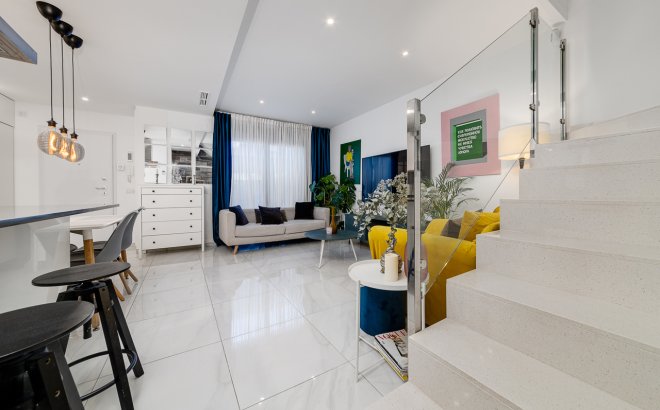 Herverkoop - Town House -
Villamartin - Costa Blanca