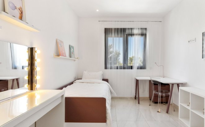 Herverkoop - Town House -
Villamartin - Costa Blanca