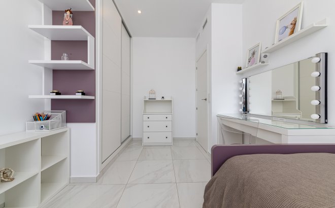 Herverkoop - Town House -
Villamartin - Costa Blanca