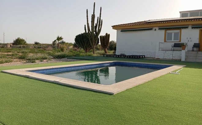 Herverkoop - Villa -
San Miguel de Salinas - Inland
