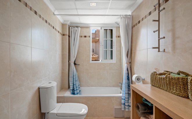 Herverkoop - Town House -
San Miguel de Salinas - Inland