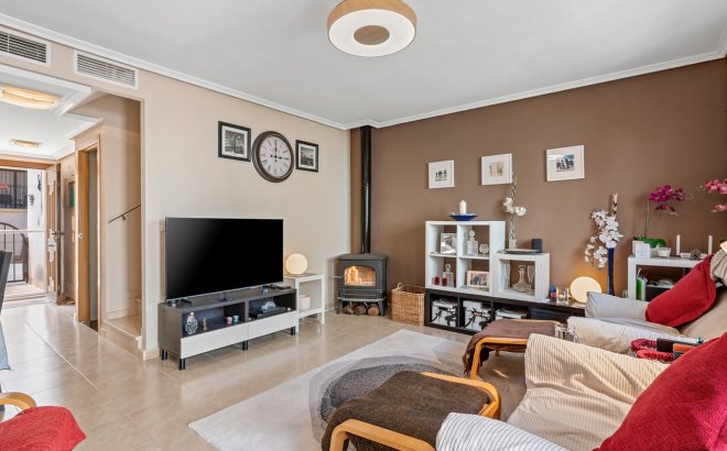 Herverkoop - Town House -
San Miguel de Salinas - Inland