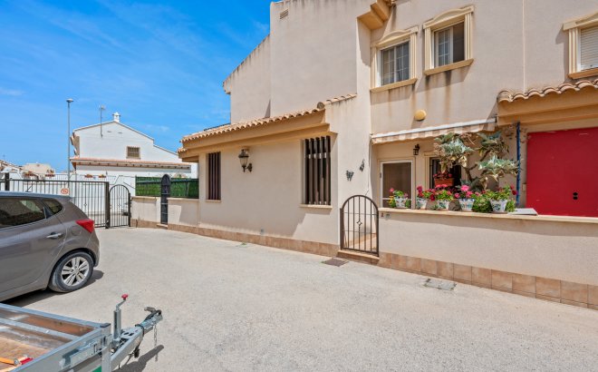 Herverkoop - Town House -
San Miguel de Salinas - Inland
