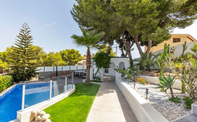 Resale - Villa -
Torrevieja - Costa Blanca