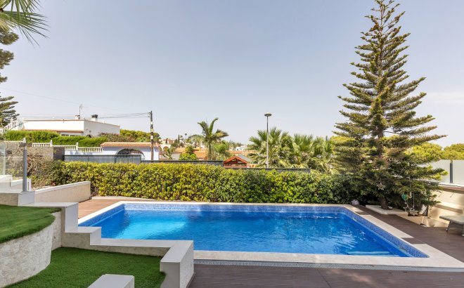 Resale - Villa -
Torrevieja - Costa Blanca