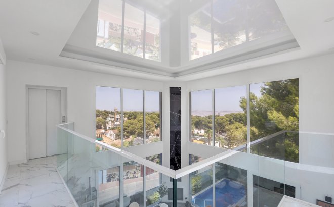 Resale - Villa -
Torrevieja - Costa Blanca
