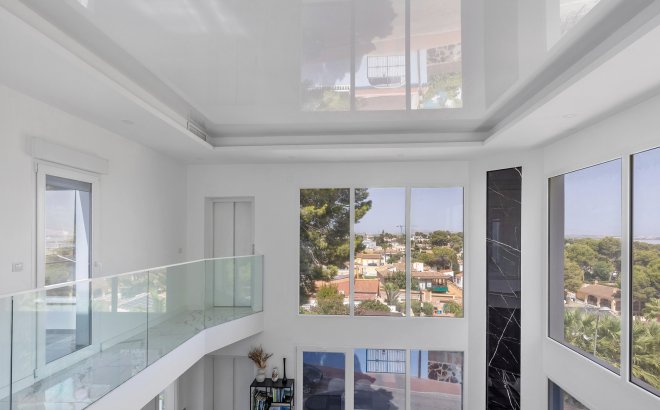 Resale - Villa -
Torrevieja - Costa Blanca