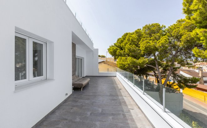 Resale - Villa -
Torrevieja - Costa Blanca
