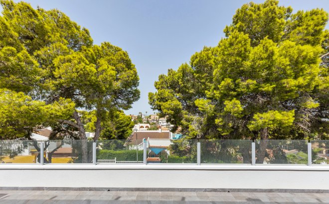Resale - Villa -
Torrevieja - Costa Blanca