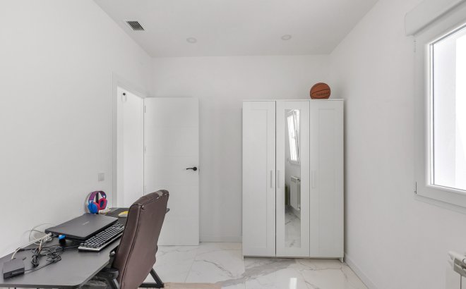 Resale - Villa -
Torrevieja - Costa Blanca