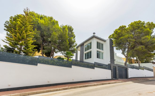 Resale - Villa -
Torrevieja - Costa Blanca
