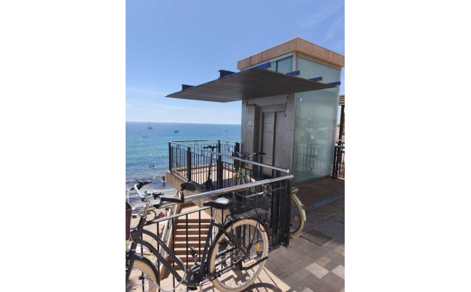 Revente - Apartment Penthouse -
Punta Prima - Costa Blanca