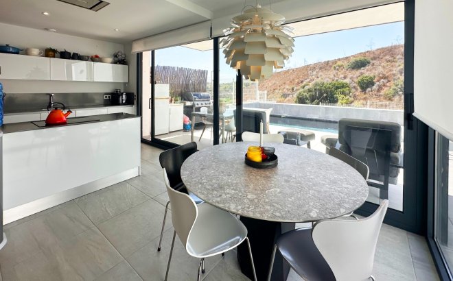 Resale - Villa -
San Miguel de Salinas - Inland