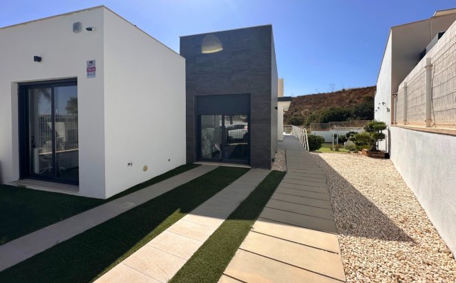 Resale - Villa -
San Miguel de Salinas - Inland