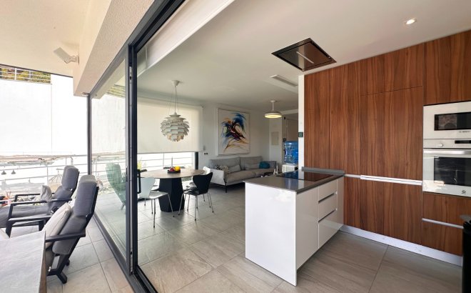 Resale - Villa -
San Miguel de Salinas - Inland