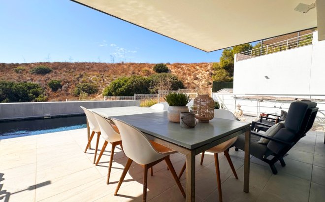 Resale - Villa -
San Miguel de Salinas - Inland