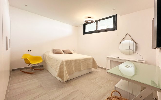 Resale - Villa -
San Miguel de Salinas - Inland
