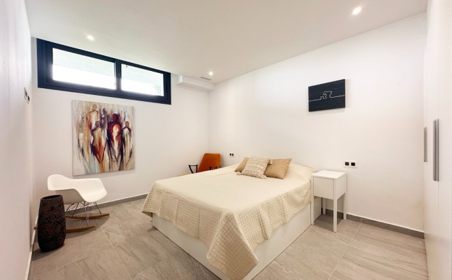 Resale - Villa -
San Miguel de Salinas - Inland