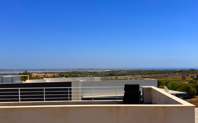 Resale - Villa -
San Miguel de Salinas - Inland