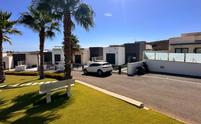Resale - Villa -
San Miguel de Salinas - Inland