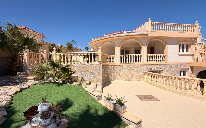 Resale - Villa -
Ciudad Quesada