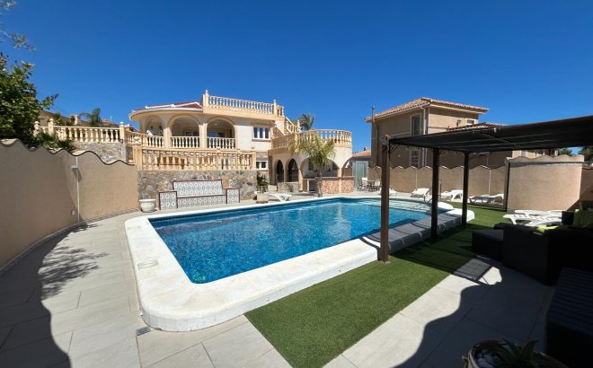 Resale - Villa -
Ciudad Quesada