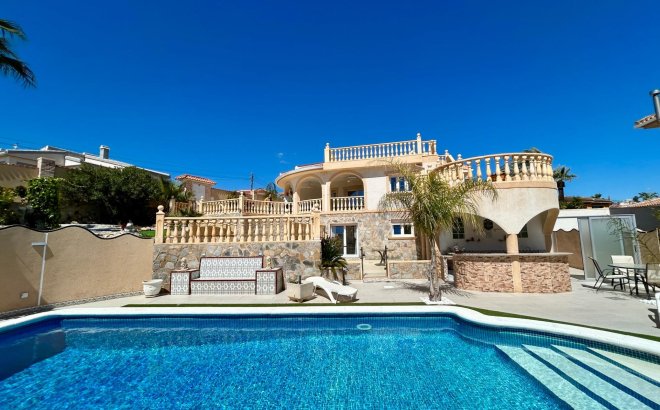 Resale - Villa -
Ciudad Quesada